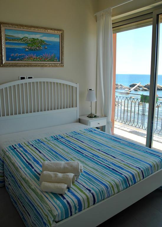 Taorminaxos Wonderful Seaview Lägenhet Giardini Naxos Exteriör bild