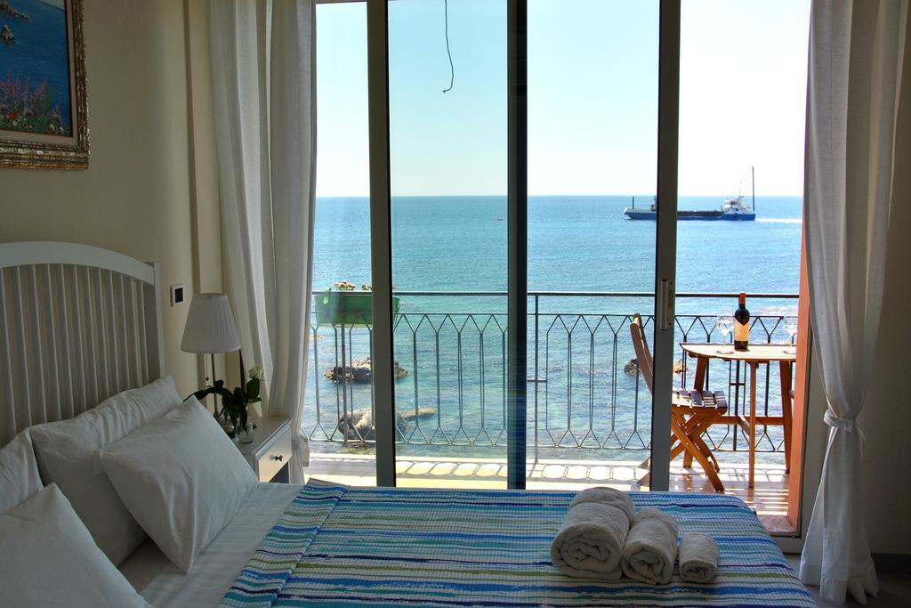 Taorminaxos Wonderful Seaview Lägenhet Giardini Naxos Exteriör bild